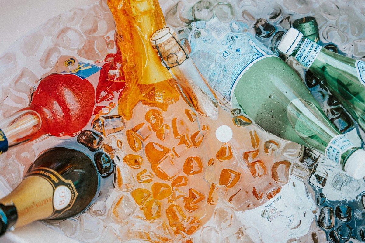 Co servírovat na letní párty kromě piva: 5 překvapivých tipů